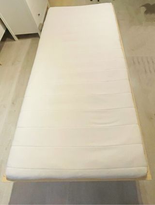Cama individual Ikea: base, somier y colchón