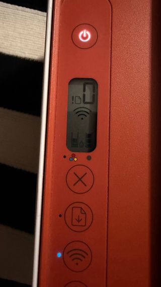 Stampante HP con scanner arancione e bianco