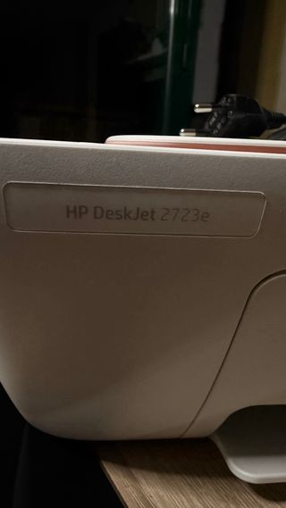 Stampante HP con scanner arancione e bianco