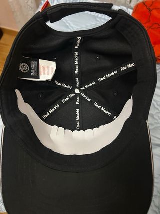 Gorra Real Madrid Escudo Negra