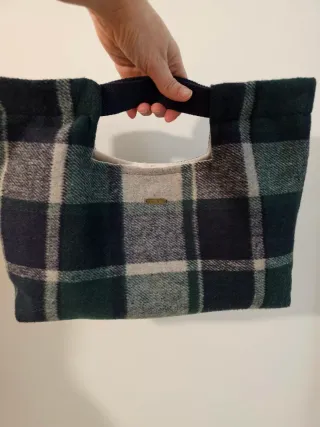 Bolso Artesanal de cuadros verde y azul.