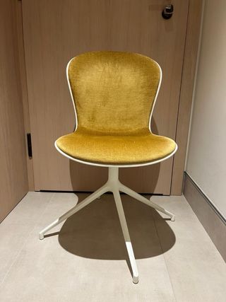 Silla giratoria Adelaide tela gris