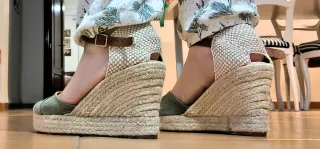 Alpargatas de esparto con cuña mujer verde kaki.