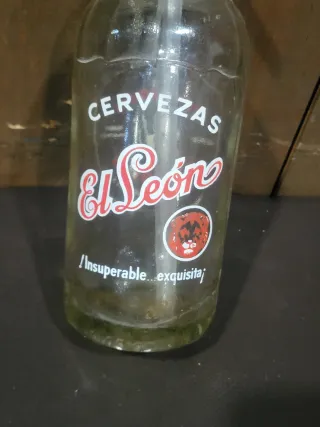 Sifón antiguo golosin y cervezas el león.