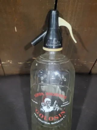 Sifón antiguo golosin y cervezas el león.