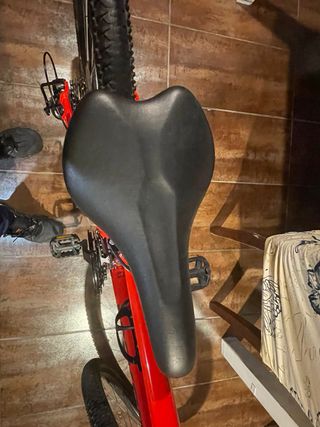 Bicicleta Rockrider MTB rossa in buone condizioni