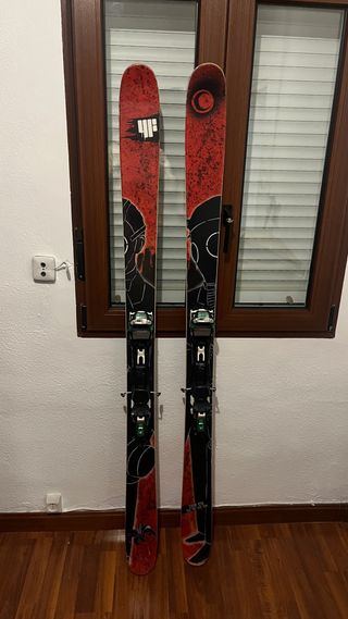 Esquís 4Front con fijaciones Marker