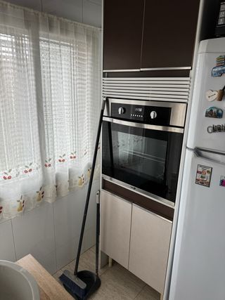 Armarios de cocina madera marrón y blanco antiguos