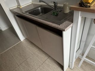 Armarios de cocina madera marrón y blanco antiguos