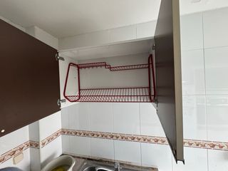 Armarios de cocina madera marrón y blanco antiguos