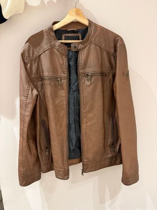 Cazadora de cuero Guess