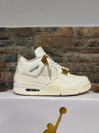 Air Jordan 4 Retro Blanco y Dorado