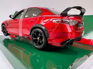 Alfa Romeo Giulia GTAM 2020 1:18 Bburago 1/18