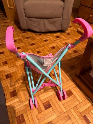 Carrito de muñecas rosa y azul