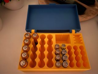 Caja organizadora de pilas