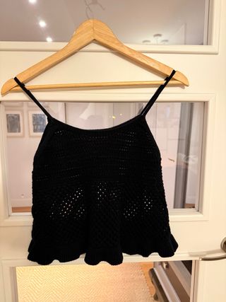 Top de tirantes de punto negro