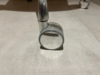 Silla giratoria Adelaide  con ruedas y tela azul