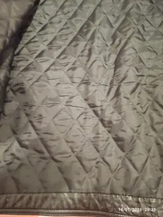 Cazadora de piel negra