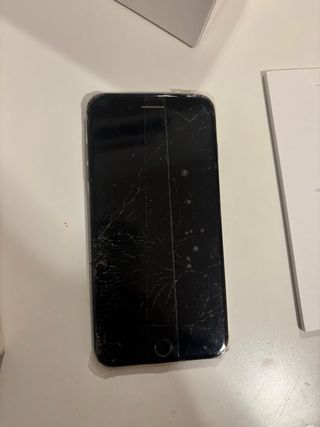 iPhone 6s dorado y iPhone 7 Plus negro