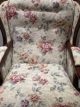 Coppia di poltrone orecchia vintage floreali