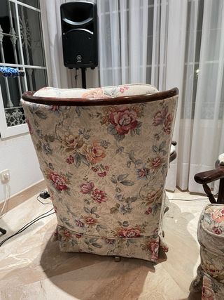 Coppia di poltrone orecchia vintage floreali