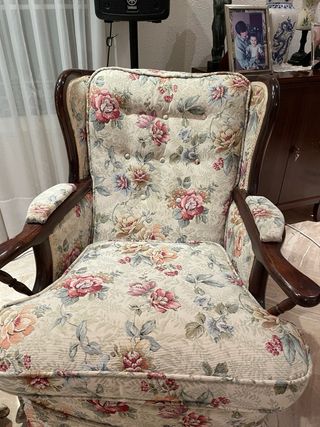 Coppia di poltrone orecchia vintage floreali