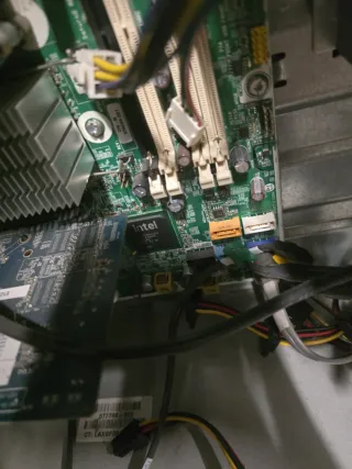 Caja PC con Fuente de Alimentación