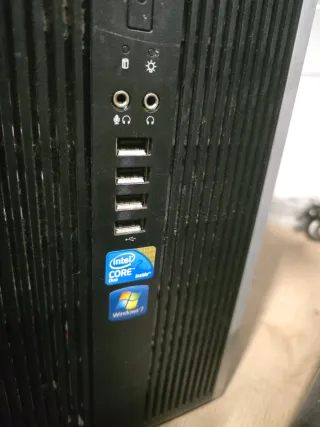 Caja PC con Fuente de Alimentación