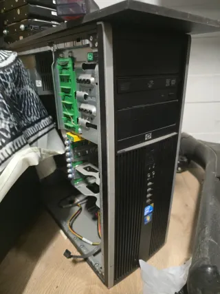 Caja PC con Fuente de Alimentación