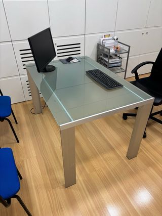 Mesa de oficina cristal y metal