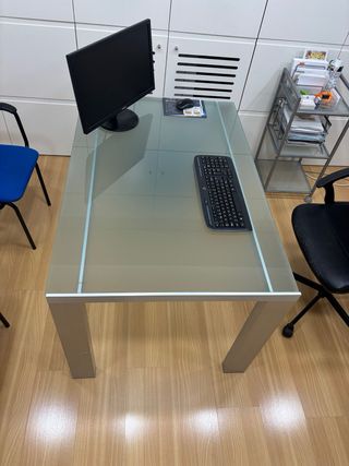 Mesa de oficina cristal y metal