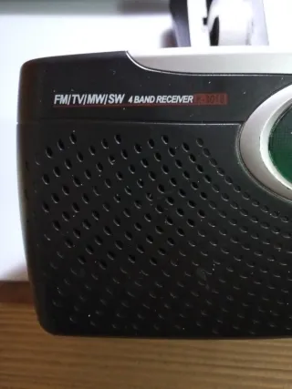 Radio Portátil Audio-Tron Pilas y Cable