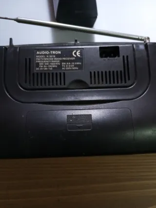 Radio Portátil Audio-Tron Pilas y Cable