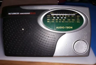 Radio Portátil Audio-Tron Pilas y Cable