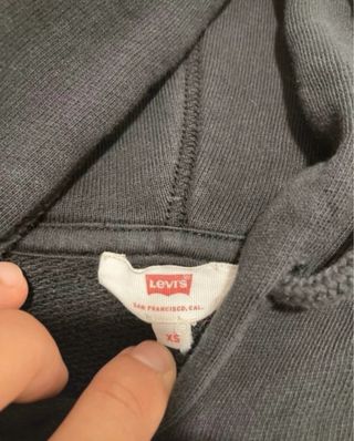 Sudadera Levi's Negra Capucha Logo Rojo Talla XS