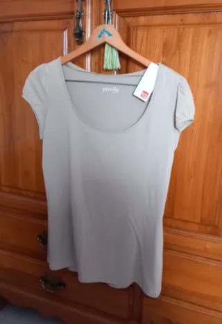 Lote Ropa: Camiseta y Faldas