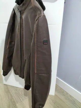 Cazadora Salsa Marrón con Capucha.