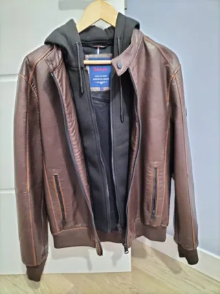 Cazadora Salsa Marrón con Capucha.