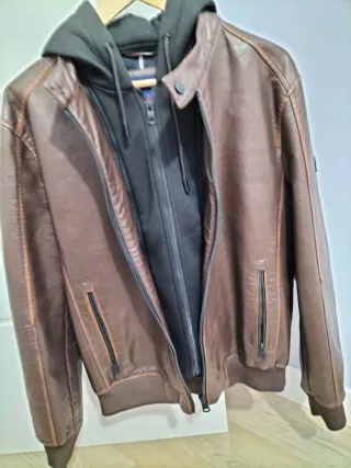 Cazadora Salsa Marrón con Capucha.