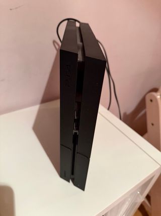 PS4 (PlayStation 4), 2 mandos, cascos y 14 juegos