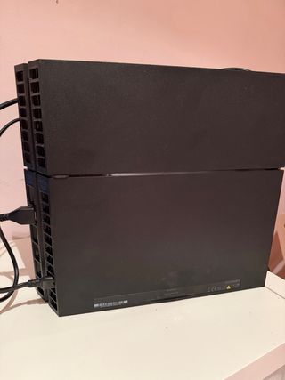 PS4 (PlayStation 4), 2 mandos, cascos y 14 juegos