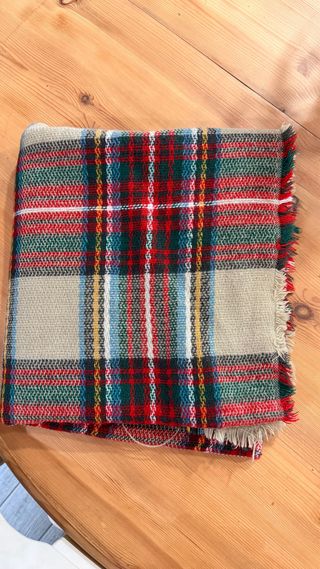 Bufanda grande cuadros beige y rojo