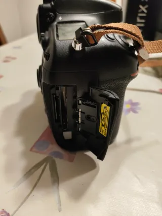 Cuerpo Nikon D800 + accesorios