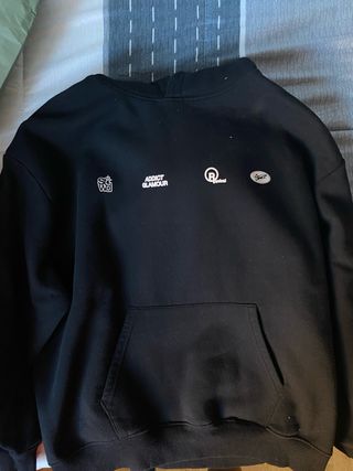 Sudadera Negra con Logos