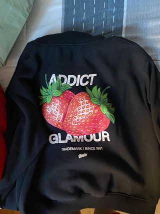 Sudadera Negra con Logos