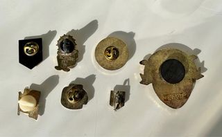 Imán antiguo y 6 pins del Atlético de Madrid.