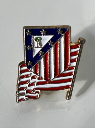 Imán antiguo y 6 pins del Atlético de Madrid.