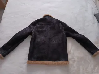 Chaqueta efecto piel forrada