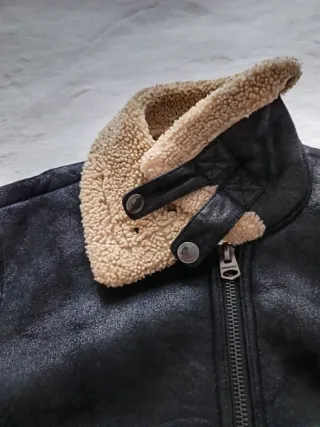 Chaqueta efecto piel forrada