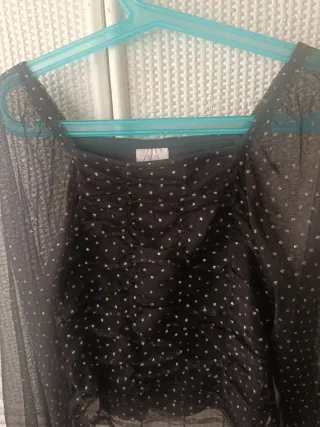 Blusa fiesta negra topos plata mangas transparente